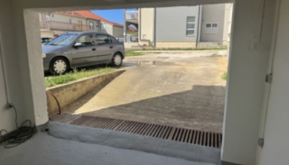 Prodaja stana s garažom i parkingom u Kaštel Štafiliću (74 m2)